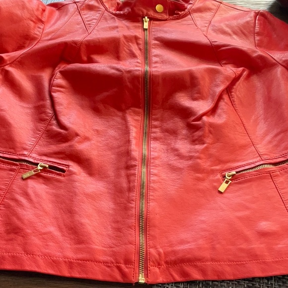 Black rivet leather jacket 🧥 - Picture 7 of 12